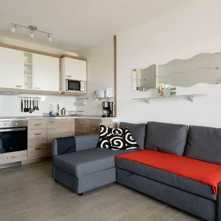 Daire Belinda With Sea View, Sat-tv, Wifi, Only 200m From Playa Grande Lanzarote Island